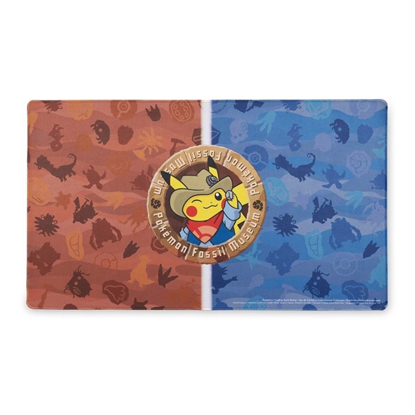 Spillemåtte (Playmat) - Pokémon TCG: Fossil Museum: Excavator Pikachu - Pokémon Center Playmat